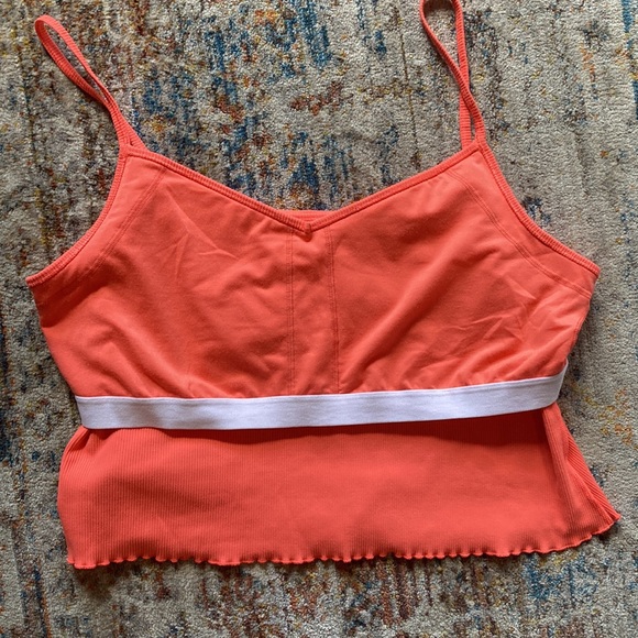 GapFit Cropped Spaghetti Strapped Tank Size XL - Picture 6 of 9